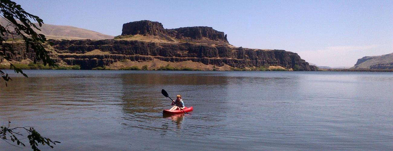 Kayaker at Columbia Hills State park