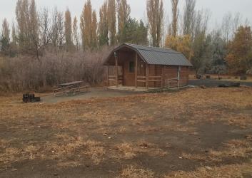 Cabin with fire pit at Potholes