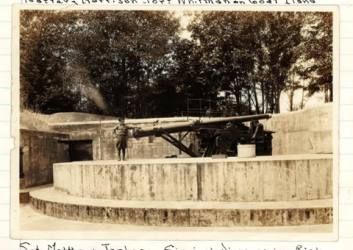 Disappearing gun with soldier for scale