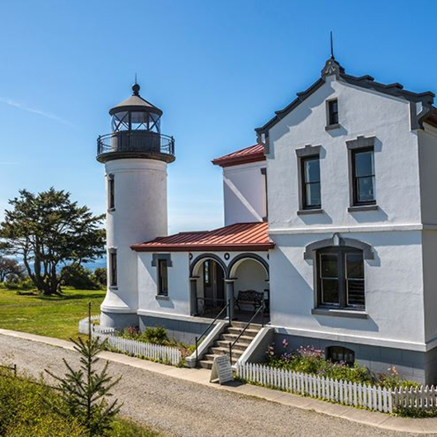 White lighthouse on a sunny blue sky day