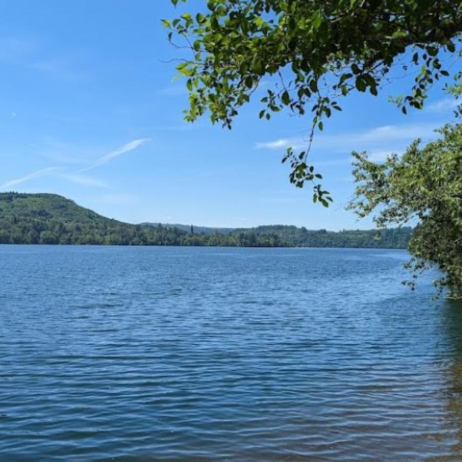 Clear blue skies above clear blue Mayfield Lake with Cliffs in background