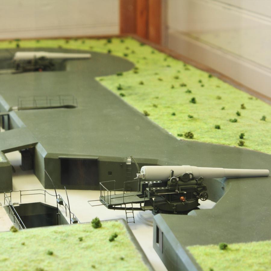 Models of 10-inch guns in the Fort Flagler Museum.